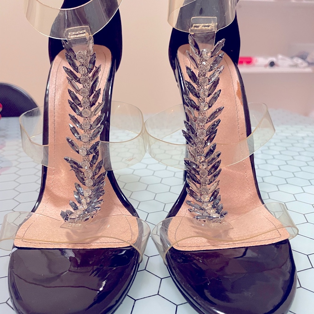 Black 4inch heels with silver and black studded diamonds😍